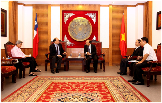 Bộ trưởng Bộ Văn hóa, Thể thao và Du lịch Hoàng Tuấn Anh tiếp Đại sứ Chile tại Việt Nam Claudio Quintana.